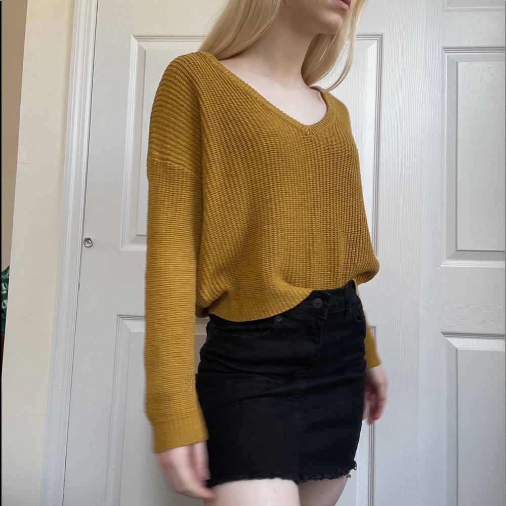 Cozy lightweight yellow pullover sweater 💛